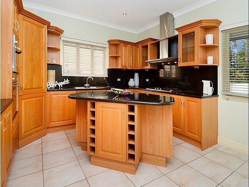 7 Rolle Street, Holland Park West QLD 4121