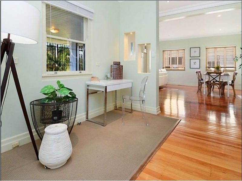 7 Rolle Street, Holland Park West QLD 4121