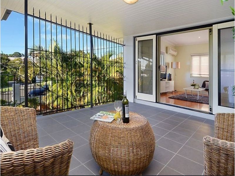 7 Rolle Street, Holland Park West QLD 4121