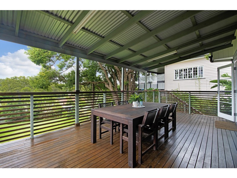 35 Albert Street, Holland Park West QLD 4121