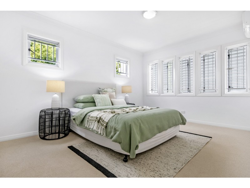 35 Albert Street, Holland Park West QLD 4121