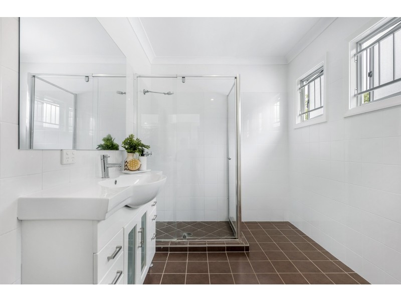 35 Albert Street, Holland Park West QLD 4121