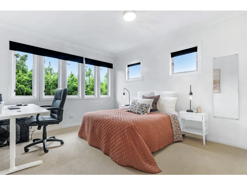 35 Albert Street, Holland Park West QLD 4121