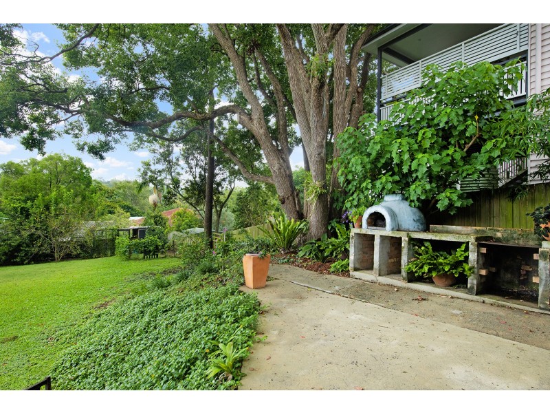 35 Albert Street, Holland Park West QLD 4121