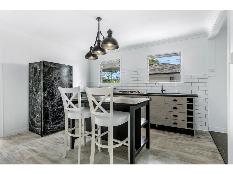 18 Arura Street, Mansfield QLD 4122