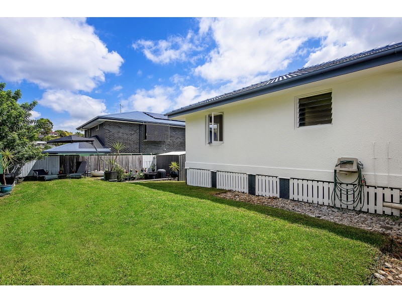 18 Arura Street, Mansfield QLD 4122