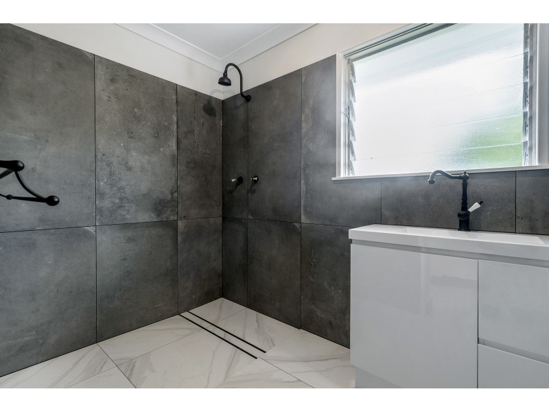 18 Arura Street, Mansfield QLD 4122