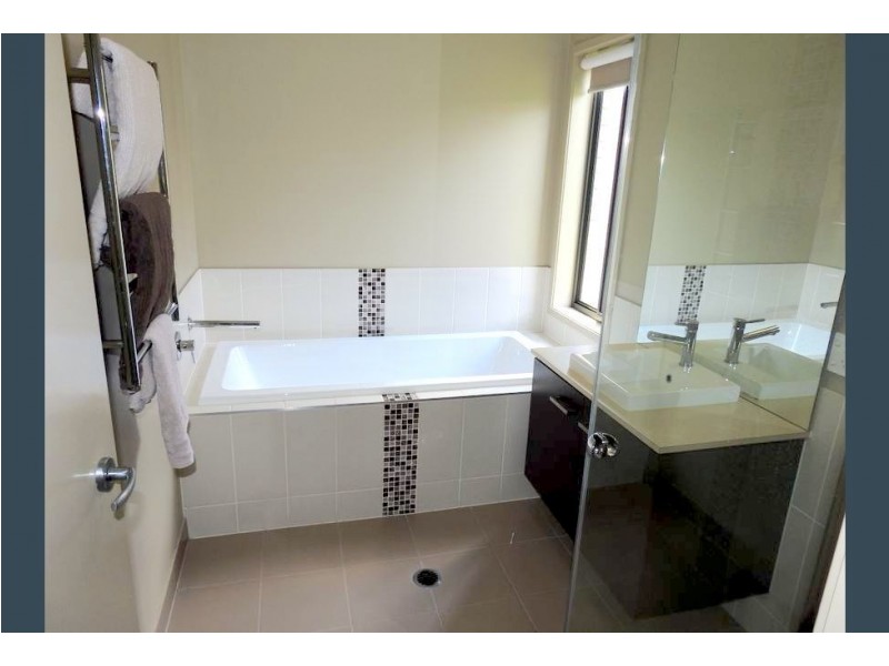 5 Dunne Street, Augustine Heights QLD 4300