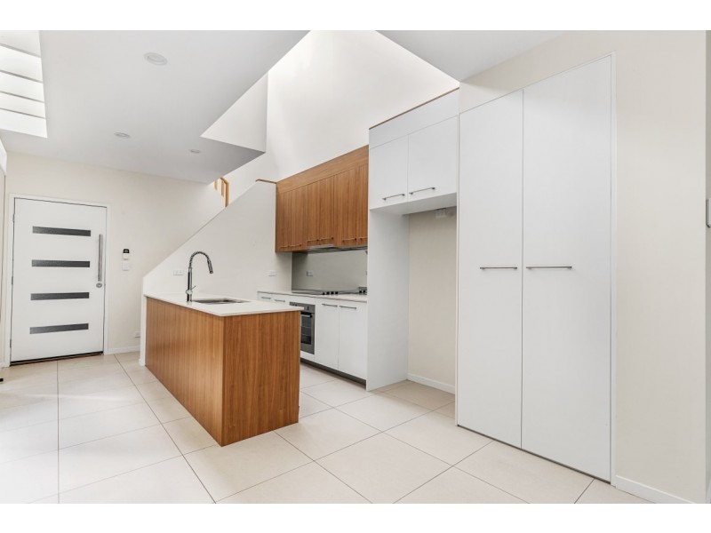 1/39 Lockhart Street, Woolloongabba QLD 4102