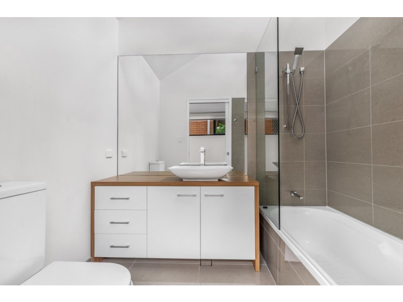 1/39 Lockhart Street, Woolloongabba QLD 4102