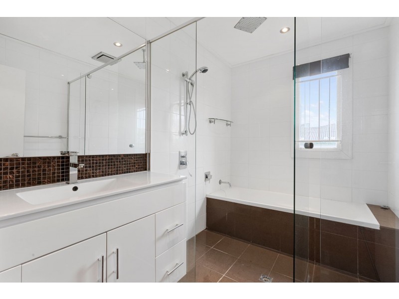 8 Dahlia Street, Cannon Hill QLD 4170