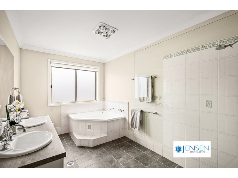 19 Hadlow Close, Beaumont Hills NSW 2155