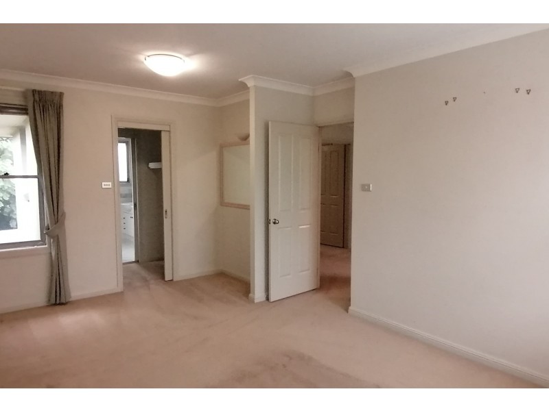 5 Goldfinch Crescent, Bella Vista NSW 2153