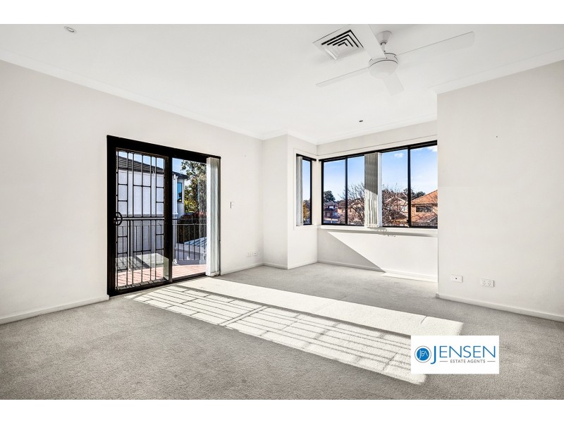 1/4 Hindle Terrace, Bella Vista NSW 2153