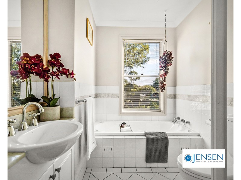 5 Goldfinch Crescent, Bella Vista NSW 2153