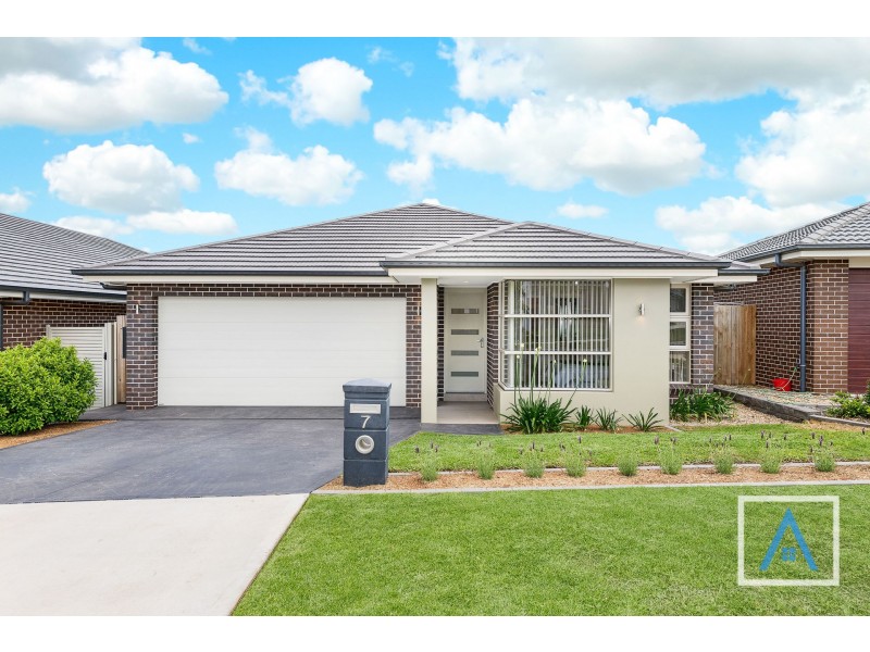 7 Richards Loop, Oran Park NSW 2570