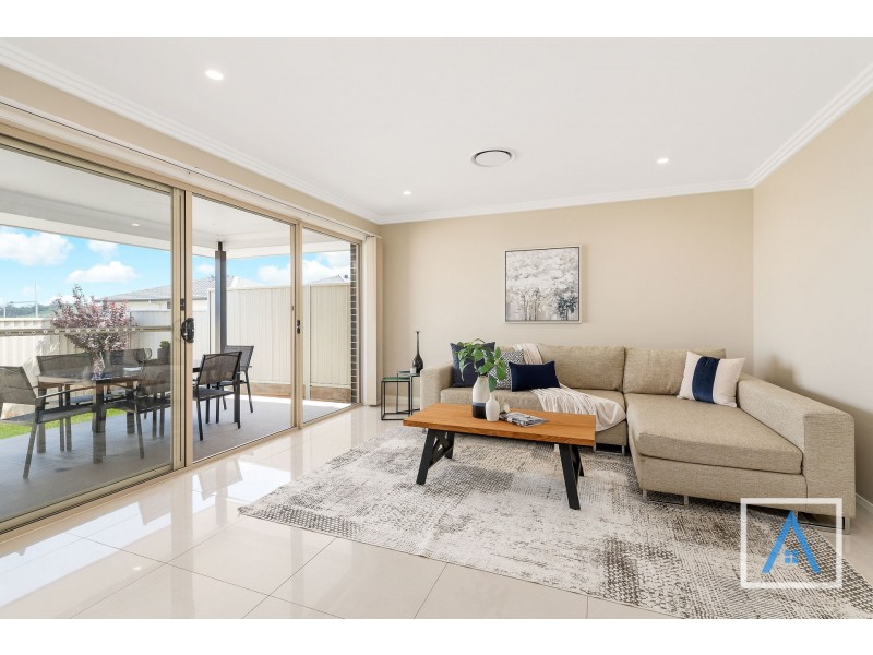 7 Richards Loop, Oran Park NSW 2570