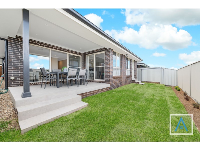 7 Richards Loop, Oran Park NSW 2570