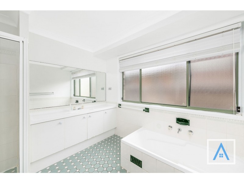 13 Gunn Place, St Helens Park NSW 2560