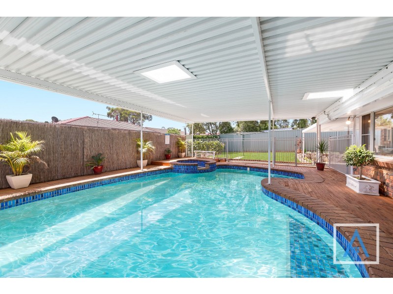 9 Tandara Avenue, Bradbury NSW 2560