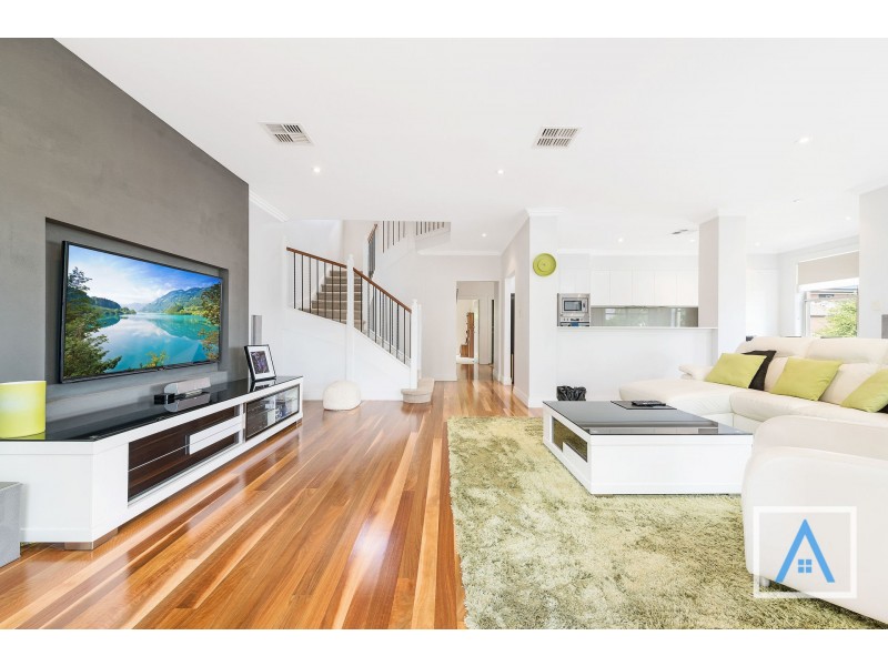 1 Scaranish Way, Macquarie Links NSW 2565