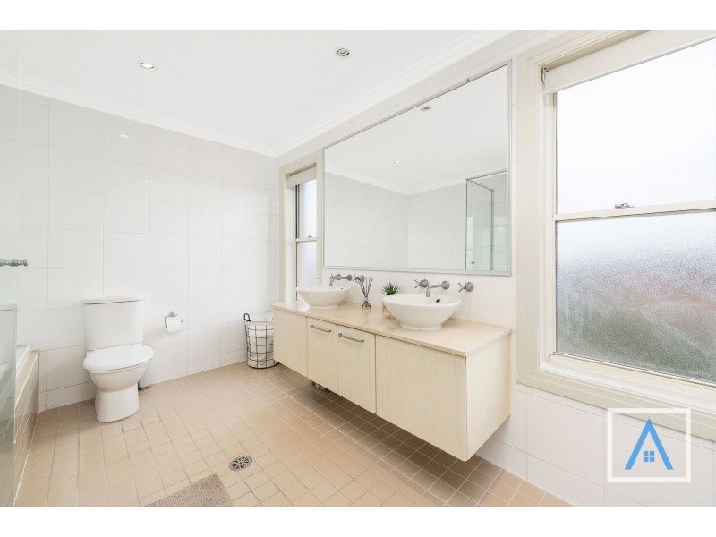 1 Scaranish Way, Macquarie Links NSW 2565