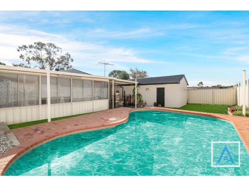 10 Kullaroo Avenue, Bradbury NSW 2560