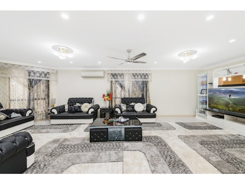 24 Maryfields Drive, Blair Athol NSW 2560