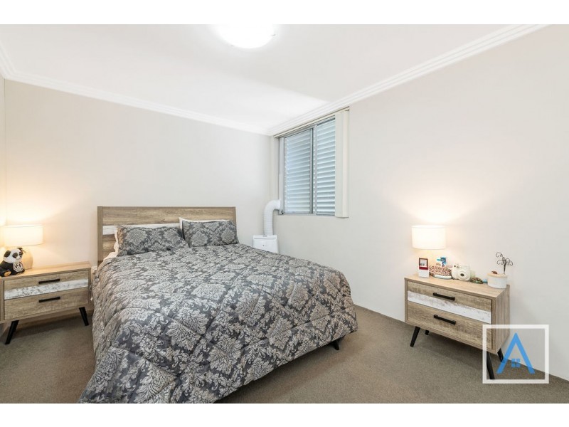 17/43 Santana Road, Campbelltown NSW 2560