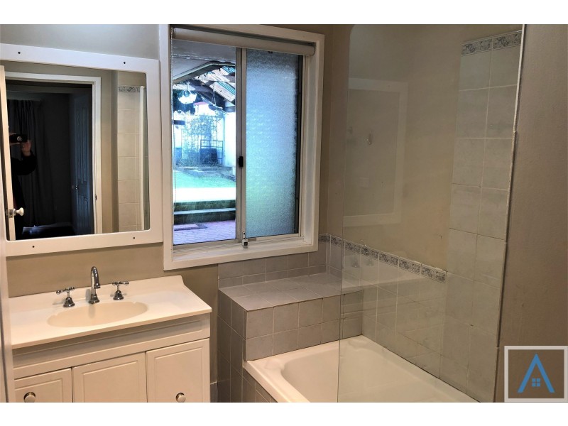 7 Malvolio Street, Rosemeadow NSW 2560