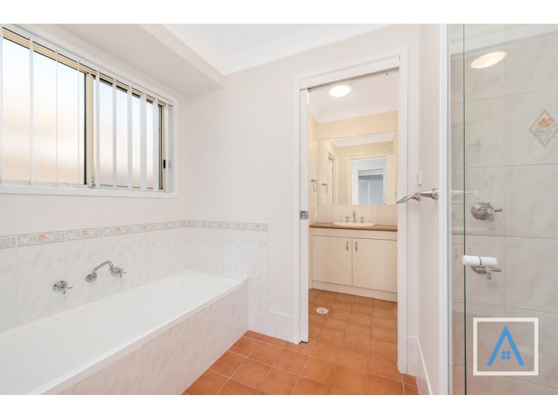 32 Pyramus Circuit, Rosemeadow NSW 2560