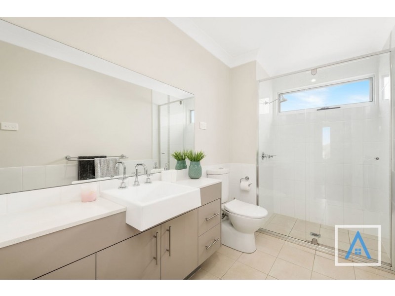 111 Liz Kernohan Drive, Elderslie NSW 2570