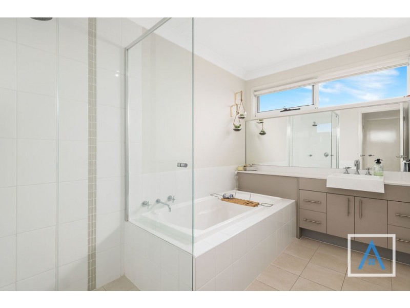 111 Liz Kernohan Drive, Elderslie NSW 2570
