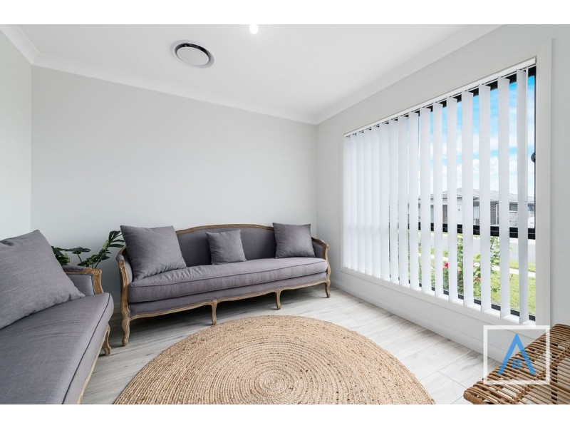 9 Dowie Drive, Claymore NSW 2559