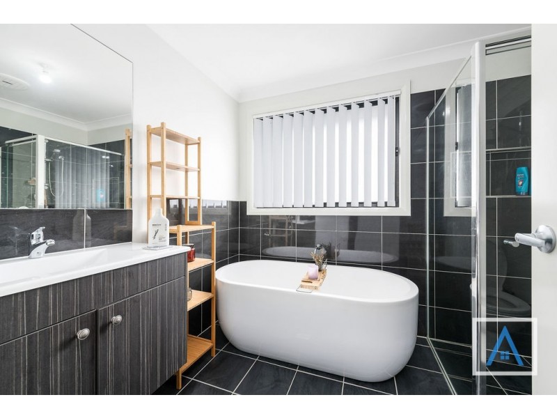 9 Dowie Drive, Claymore NSW 2559