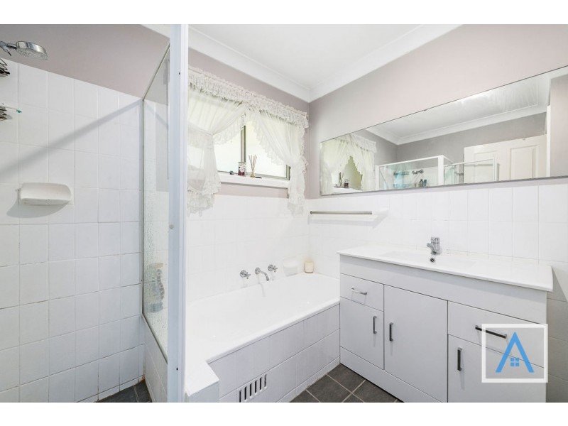 16/18 Westmoreland Road, Minto NSW 2566