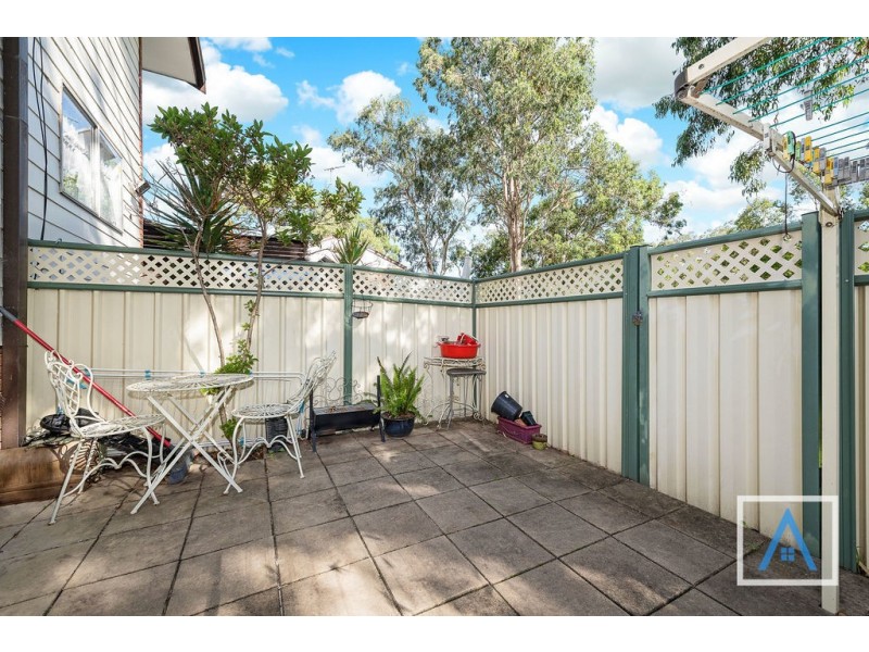 16/18 Westmoreland Road, Minto NSW 2566