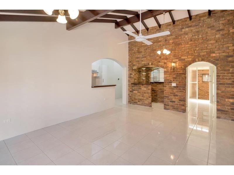 4/105 Sunshine Boulevard, Mermaid Waters QLD 4218