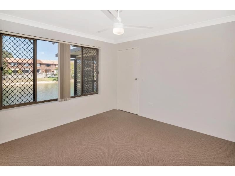 4/105 Sunshine Boulevard, Mermaid Waters QLD 4218