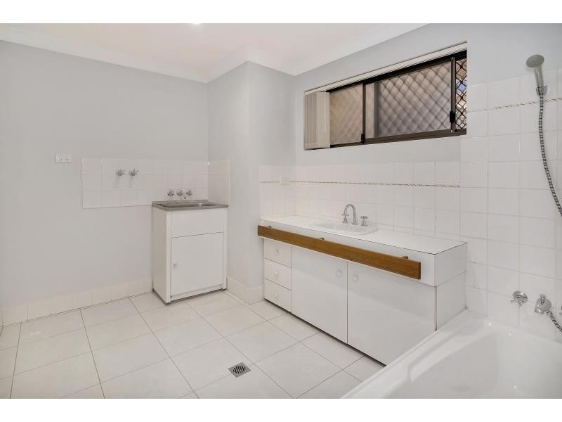 4/105 Sunshine Boulevard, Mermaid Waters QLD 4218