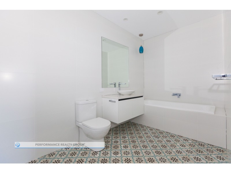 23A Alec Avenue, Mermaid Waters QLD 4218