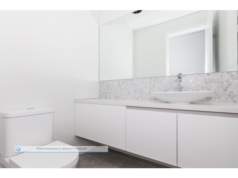 23A Alec Avenue, Mermaid Waters QLD 4218