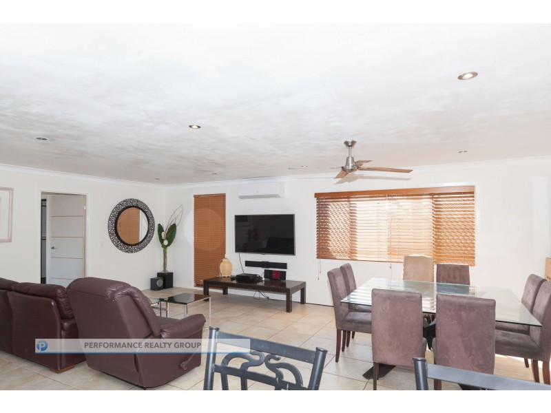 32 Poinciana Boulevard, Broadbeach Waters QLD 4218