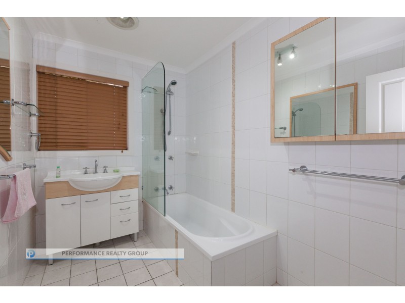 32 Poinciana Boulevard, Broadbeach Waters QLD 4218