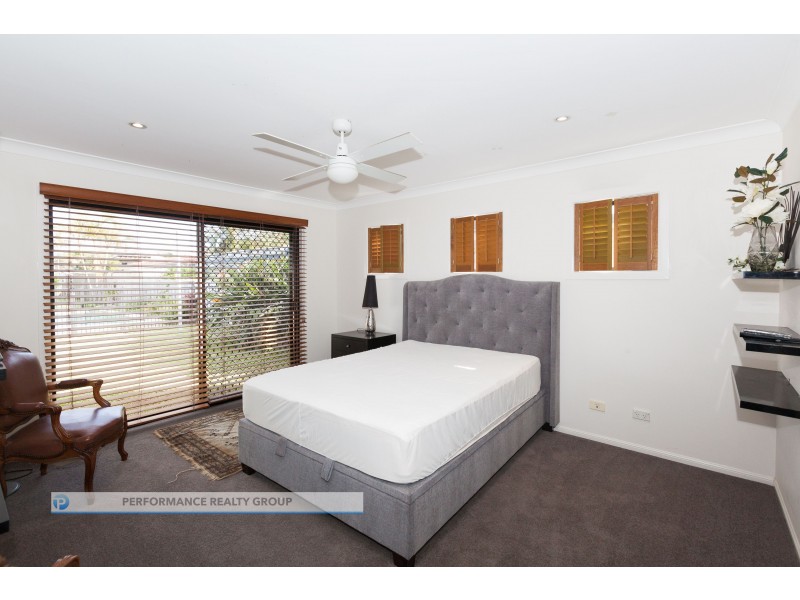 32 Poinciana Boulevard, Broadbeach Waters QLD 4218