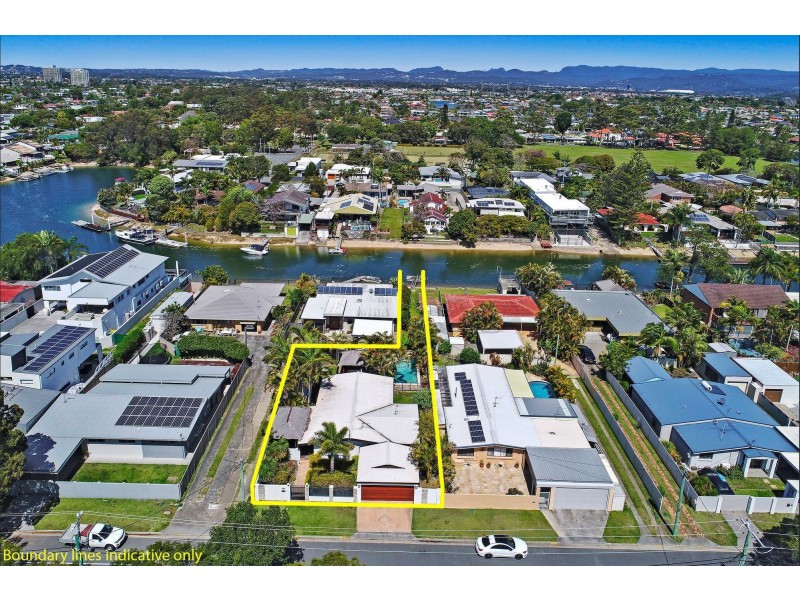 32 Poinciana Boulevard, Broadbeach Waters QLD 4218
