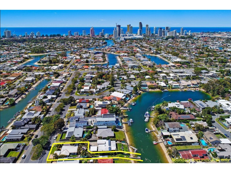32 Poinciana Boulevard, Broadbeach Waters QLD 4218