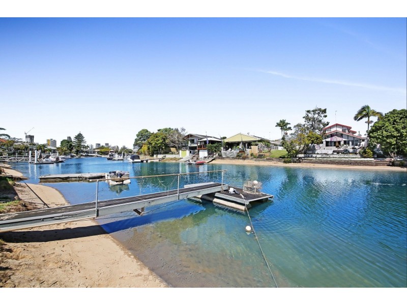 32 Poinciana Boulevard, Broadbeach Waters QLD 4218