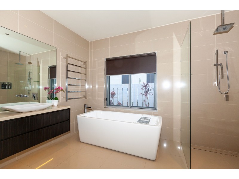 90 Monaco Street, Broadbeach Waters QLD 4218