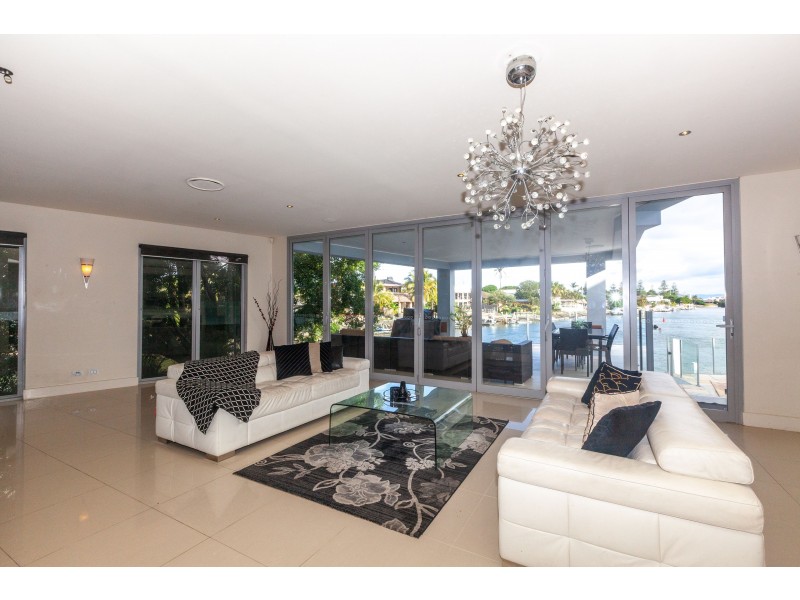 90 Monaco Street, Broadbeach Waters QLD 4218